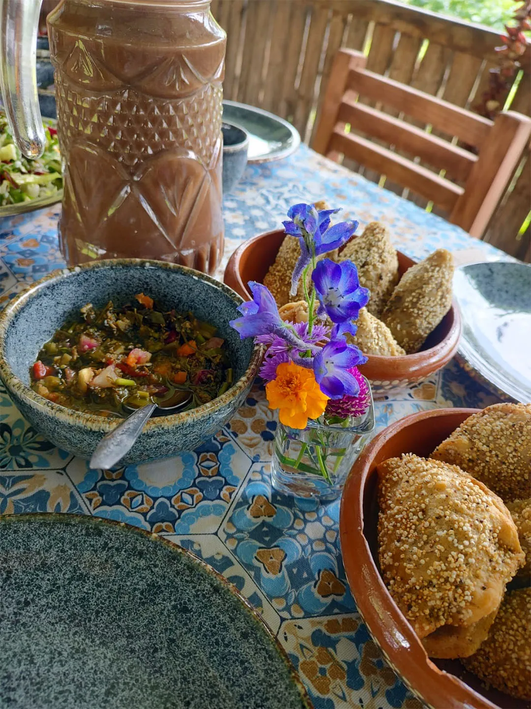 FARM-TO-TABLE Comida de la chinampa a la mesa con flores comestibles en Xochimilco